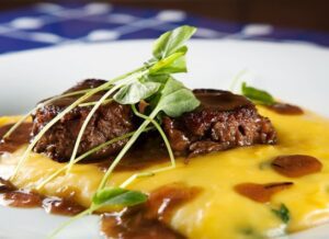 A Gastronomia nas ruas está de volta com o Chefs nos Eixos 3 que chega para celebrar o aniversário de Brasília. Fazendo parte já do calendário de eventos de Brasília. Próxima edição será no Eixo Monumental e integra o calendário de comemorações dos 55 anos de Brasília com mais de 80 participantes