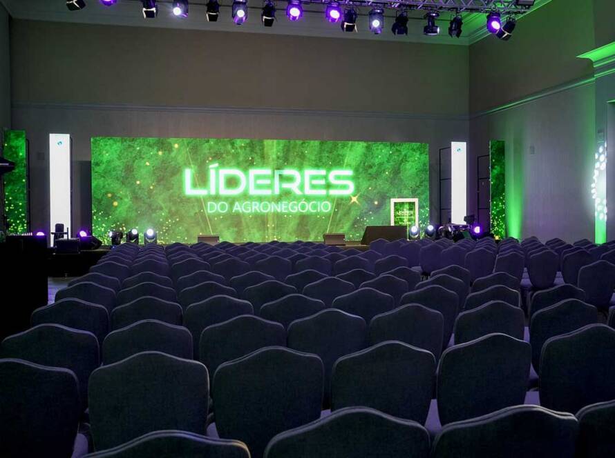 A Agência Carcará tem a imensa satisfação de anunciar que foi laureada com o prestigioso Prêmio Líderes do Agronegócio 2025, na categoria Comunicação e Marketing. Este reconhecimento, promovido pelo Grupo Mídia através do ecossistema Agro World, destaca as 60 organizações que mais impulsionaram o setor nos últimos 12 meses, e a Carcará tem a honra de figurar entre elas.