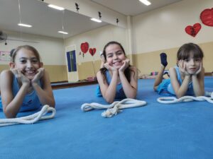 Julho está se esvaindo como areia pelas mãos, e agosto, com sua energia vibrante e promissora, já se anuncia no horizonte. Com ele, chega a tradicional corrida por matrículas nas escolas e faculdades de Brasília e do Distrito Federal. É um período frenético, marcado por pais e alunos em busca da instituição ideal para o ano letivo de 2025. E é neste momento crucial que a decisão de investir em uma estratégia de marketing educacional se torna o grande diferencial para o sucesso da sua instituição. Por que agosto é o momento ideal para a sua estratégia?