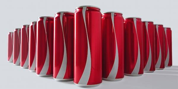 As marcas sempre aderem a movimentos e levantam a bandeira da igualdade , e durante o  Ramadã – nono mês do calendário islâmico, em que muçulmanos praticam um ritual de jejum – a Coca Cola retirou o rótulo de suas latas para dizer ao público que “rótulos são para latas, não para pessoas”. A campanha, criada pela agência FP7/DXB, que fica em Dubai, lançou latas especiais para o mês de Ramadã, nono mês do calendário islâmico em que muçulmanos praticam ritual de jejum.