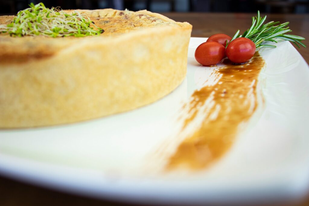 Food Porn é um termo novo para fotografar comida ou fotografia de alimentos. Se traduzirmos o termo ao pé da letra, fica algo como Pornô de Comida. Mas calma, não têm absolutamente nada a ver com vegetais se reproduzindo, e sim com uma forma diferenciada de apresentar pratos.
