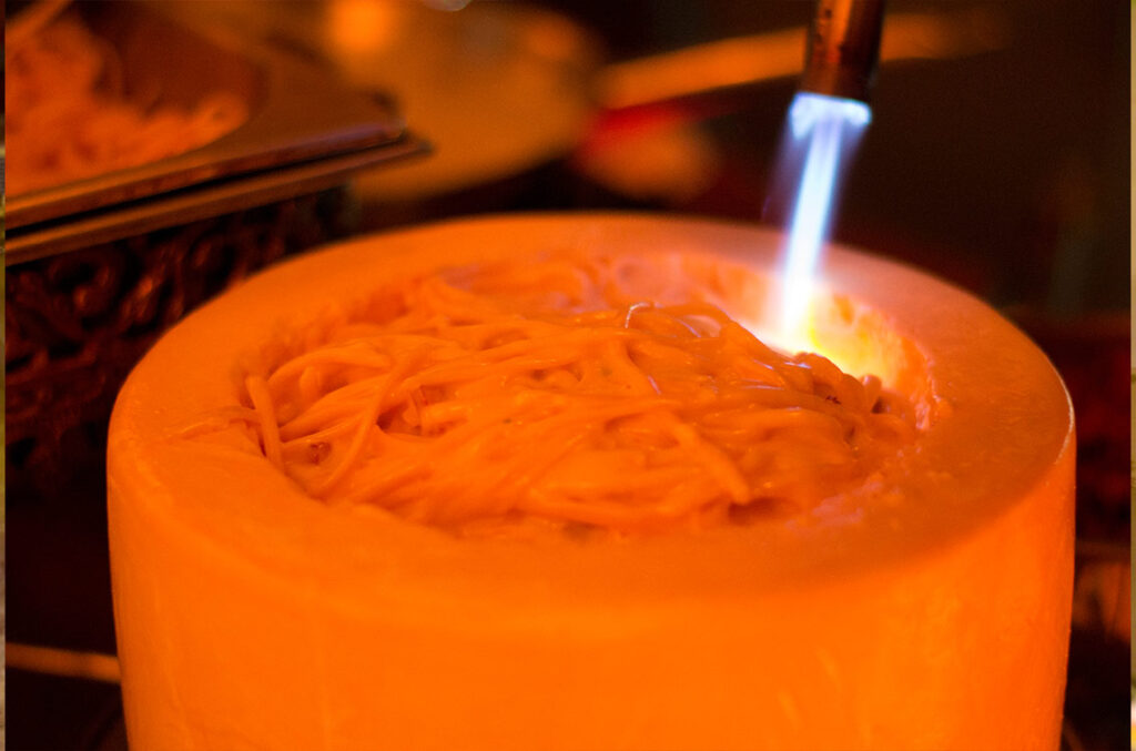 Food Porn é um termo novo para fotografar comida ou fotografia de alimentos. Se traduzirmos o termo ao pé da letra, fica algo como Pornô de Comida. Mas calma, não têm absolutamente nada a ver com vegetais se reproduzindo, e sim com uma forma diferenciada de apresentar pratos.
