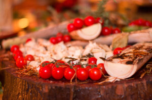 Food Porn é um termo novo para fotografar comida ou fotografia de alimentos. Se traduzirmos o termo ao pé da letra, fica algo como Pornô de Comida. Mas calma, não têm absolutamente nada a ver com vegetais se reproduzindo, e sim com uma forma diferenciada de apresentar pratos.