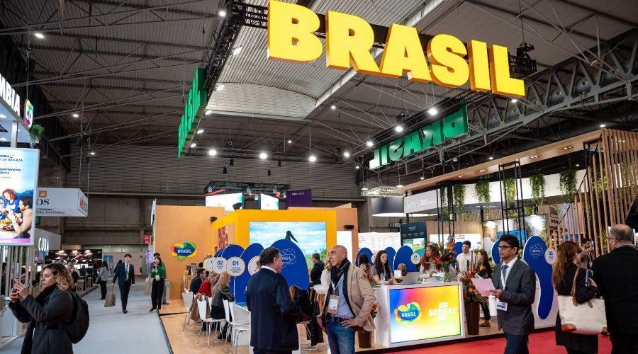 Sua marca no turismo já alcança resultados expressivos no Brasil, mas como dar o próximo grande passo e conquistar o mercado internacional? A participação em feiras estratégicas, como as apoiadas pela Embratur, é uma oportunidade de ouro, mas o processo de habilitação, classificação e a própria promoção no estande exigem uma comunicação e um marketing digital de alta precisão e alinhamento com os requisitos do edital. Como navegar nessa complexidade e garantir que seu potencial de negócio se traduza em visibilidade e parcerias globais?