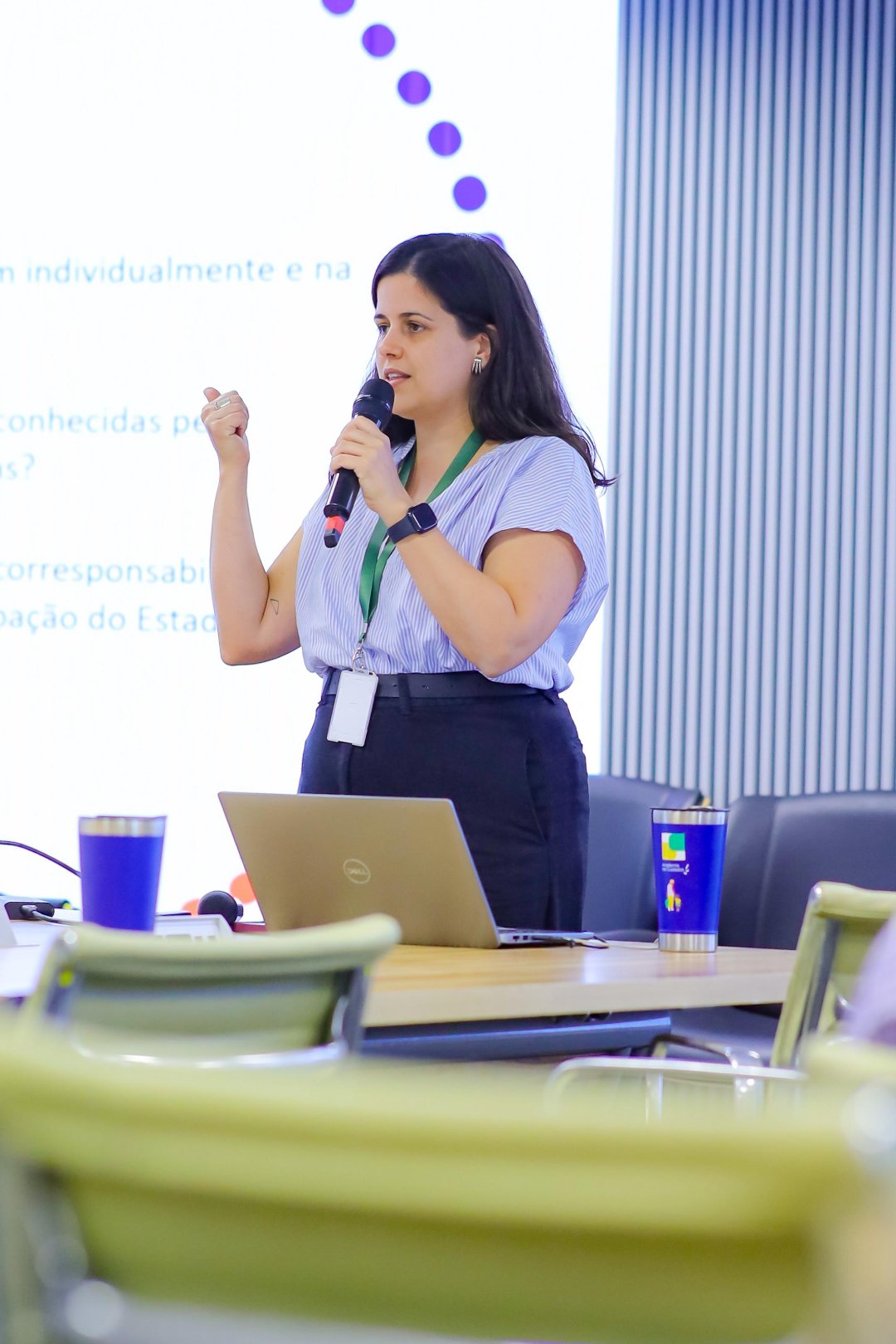 Nasceu em Brasília a Academia de Cuidados que capacitou a primeira turma de gestores, uma iniciativa do MDS, OIT e ENAP Entre os dias 11 e 13 de novembro, nasceu em Brasília (DF) a Academia de Cuidados, uma iniciativa inédita do Ministério do Desenvolvimento e Assistência Social, Família e Combate à Fome (MDS), em parceria com a Organização Internacional do Trabalho (OIT) e a Escola Nacional de Administração Pública (Enap). Mais do que um evento, a Academia simboliza o início de uma nova era para a Política Nacional de Cuidados no Brasil — uma política que reconhece o cuidado como parte essencial do desenvolvimento sustentável, da igualdade de gênero e da justiça social. E para eternizar cada momento dessa transformação, a Agência Carcará foi escolhida para registrar, por meio da fotografia publicitária, as emoções, expressões e histórias da primeira turma de gestores da Academia de Cuidados.